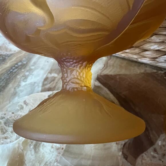 Frosted Amber Cabbage Covered Dish - Picture 5 of 7